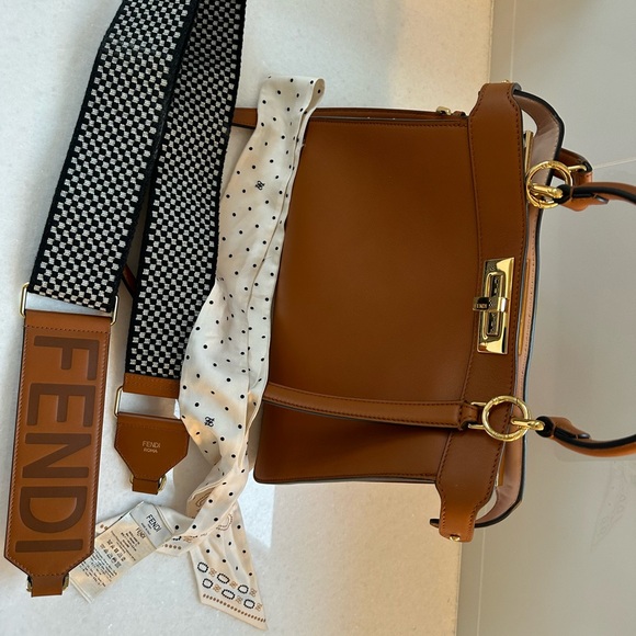 Fendi Peekaboo ISeeU Bag
Leather Medium / Brown - Picture 9 of 9